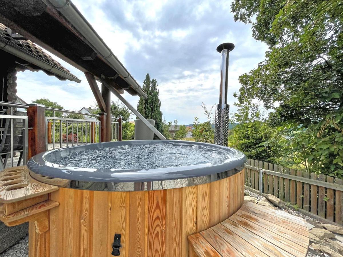 Comfortable Holiday Home With Hot Tub Teunz ภายนอก รูปภาพ