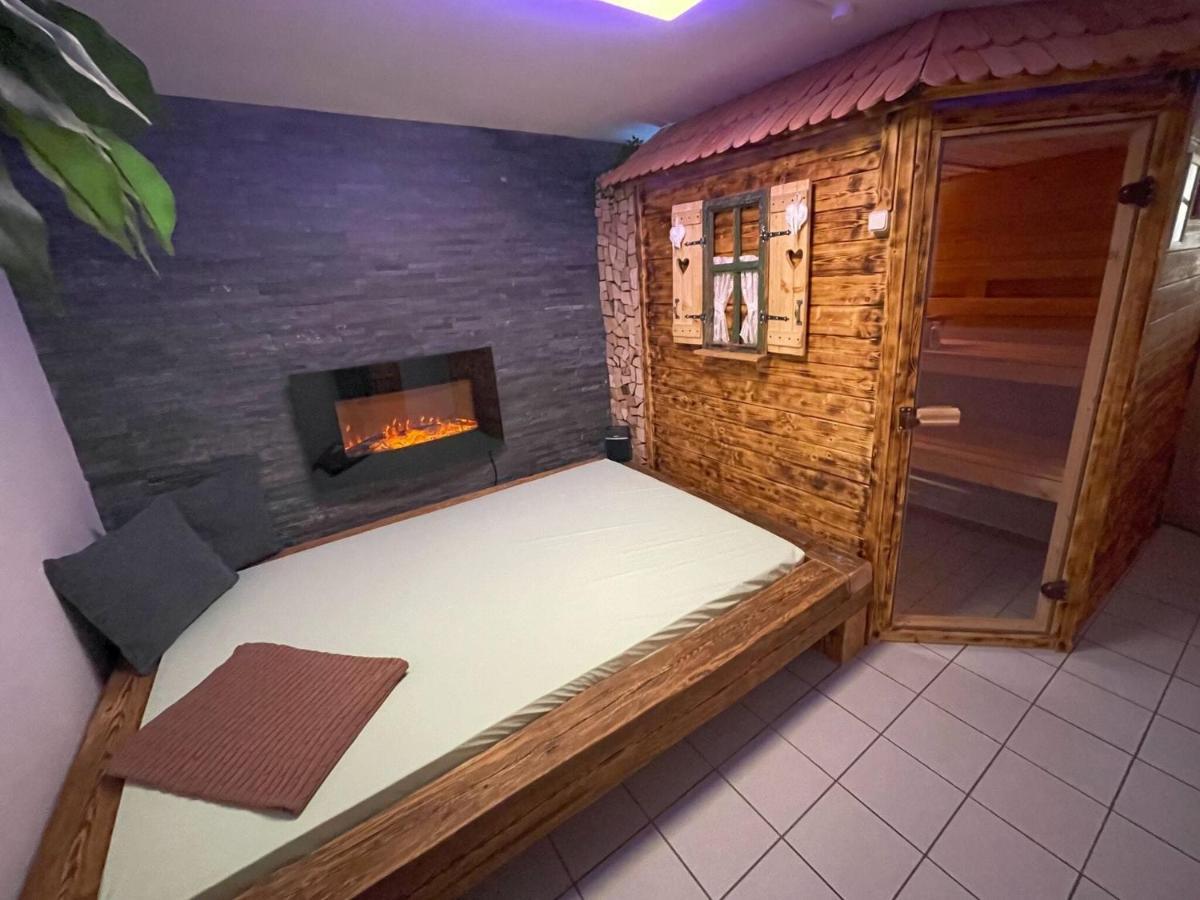 Comfortable Holiday Home With Hot Tub Teunz ภายนอก รูปภาพ